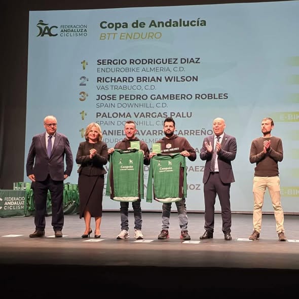 Sergio Rodríguez recibe el galardón de la Federación Andaluza de Ciclismo
